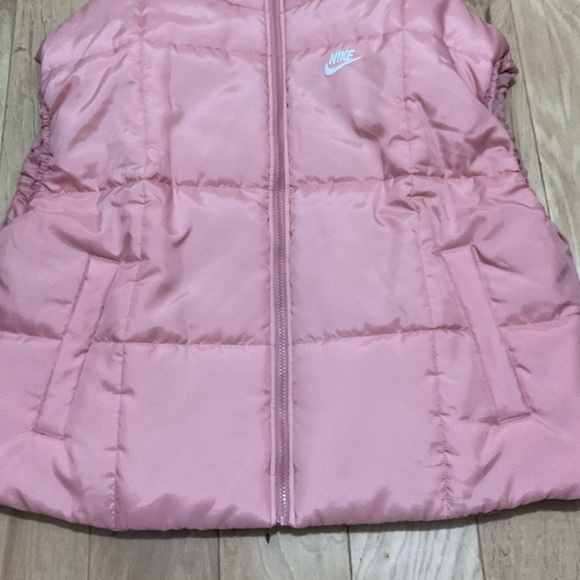 Women’s Nike Sportswear Classic Puffer Vest - Picture 6 of 8